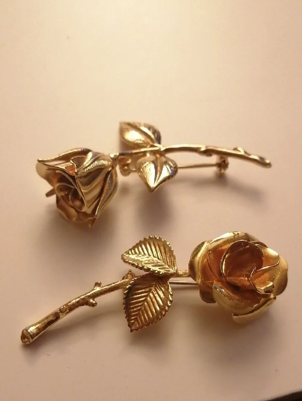 2 Gold Tone Roses Bundle Lot - Picture 3 of 4